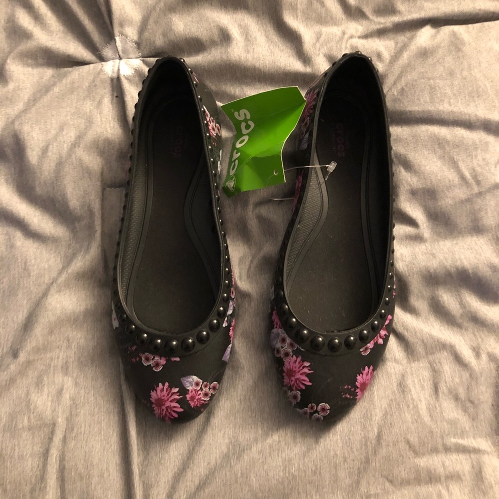 Crocs floral flats